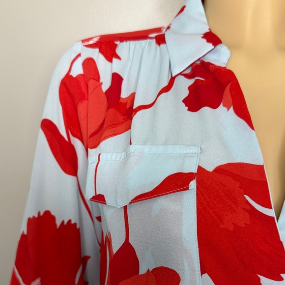 Ann Taylor Medium Petite Red Floral Lightweight Work or Casual Blouse - Picture 4 of 15